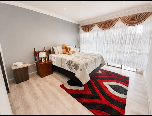 3 BEDROOM HOUSE FOR SALE IN VANDERBIJLPARK SW 5